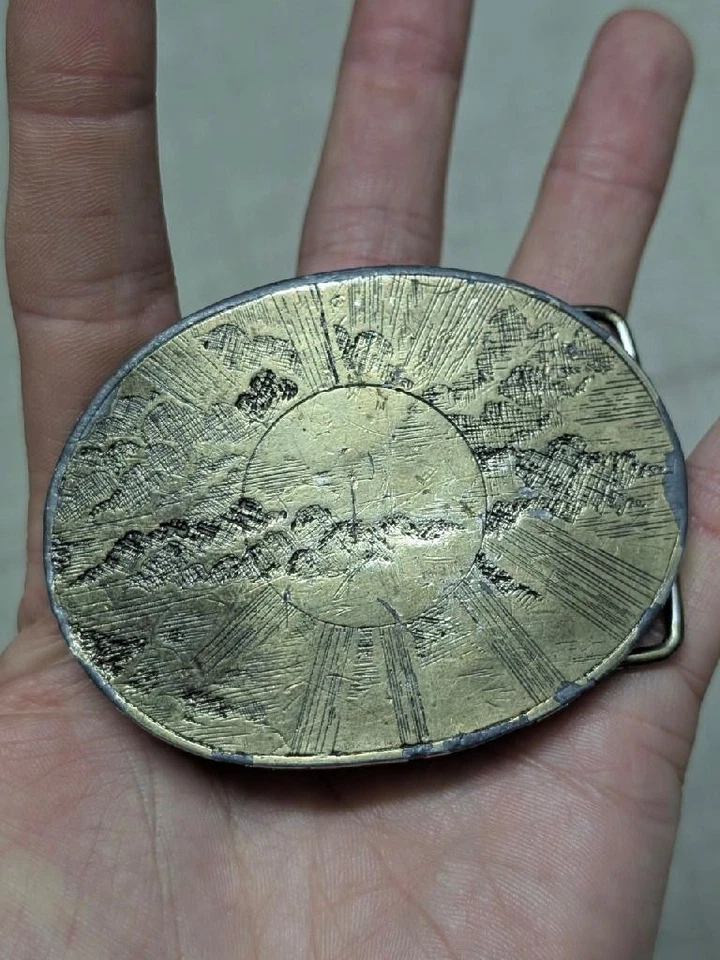 Hebilla de cinturón vintage años 70 SOL & CLOUDS hippie LATÓN MACIZO boho vaquero occidental Foto 1 de 4