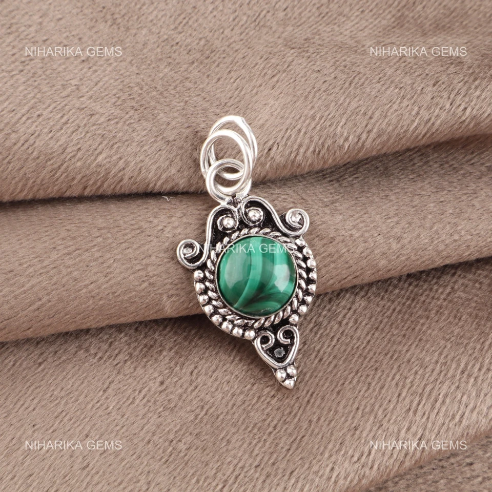925 Argento Sterling Naturale Malachite Compleanno Cuore Chakra Nuovo Pendente - Immagine 1 di 4