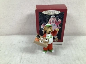 Hallmark Andenken Weihnachtsschmuck 1996 '' FAN-TASTIC SEASON'' süß Sport - Bild 1 von 1