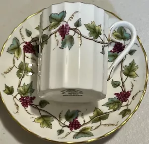 Royal Worcester Bacchanal feiner Knochen China Demitasse Tasse und Untertasse Goldbesatz - Bild 1 von 5