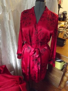 sexy RED & BLACK SATIN kkimono ROBE by APT. 9 black lace Sz SMALL mint condition - Picture 1 of 9