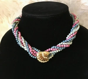 Collar de cuentas vintage de 3 hilos de piedra torcida A de los 80 con cierre de carcasa en tono dorado - Imagen 1 de 19