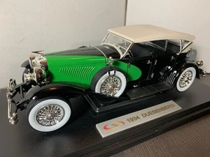 Signature 1934 Duesenberg Black And Green 1:18 Scale Diecast Car - Picture 1 of 17