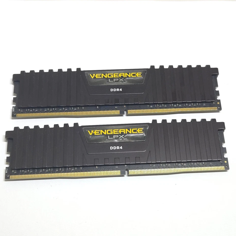16GB (2x 8GB) Corsair Vengeance LPX CMK16GX4M2A2400C14 DDR4-2400MHz RAM Kit - Image 1 of 2