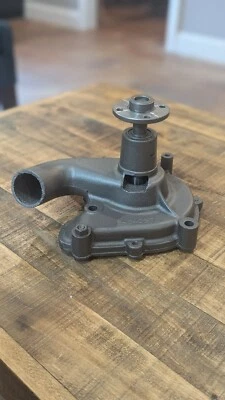 Bomba de agua Graham 1936 1037 6 cilindros Foto 1 de 4