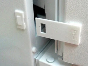 Cerradura de puerta de refrigerador - Eficiencia energética - Reduce el deterioro - EveryThang3D - Imagen 1 de 3