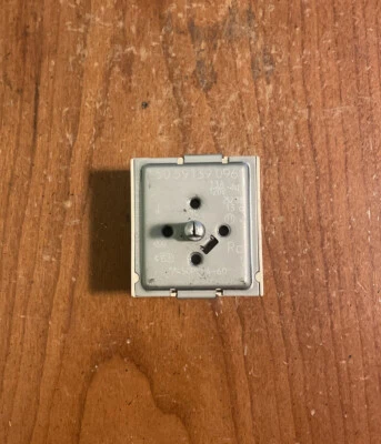 Fogão de forno Maytag Range original do fabricante interruptor duplo infinito, peça #7450P094-60 - Imagem 1 de 3