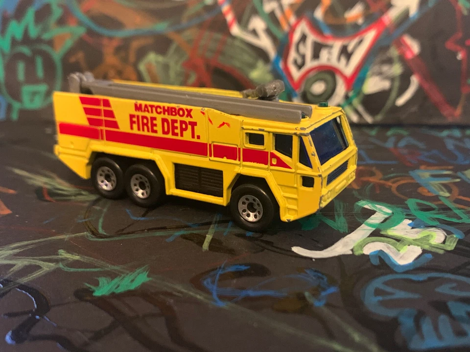 Camión de bomberos Matchbox Airport Hot Wheels Foto 1 de 1