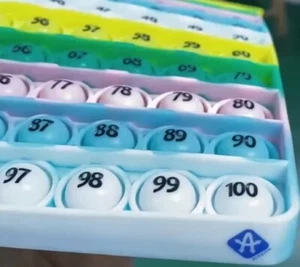 pop it 100 pour apprendre les nombres et les calculs jusque 100 en s'amusant - Photo 1/1