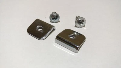 NUEVO Triciclo Schwinn Roadster Parte: PLACA GUARDABARROS TRASERO Y PERNO (PAR) Foto 1 de 2