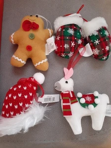 Juego de 4 adornos navideños de fieltro Walgreens 2021 ¡NUEVO! - Imagen 1 de 5