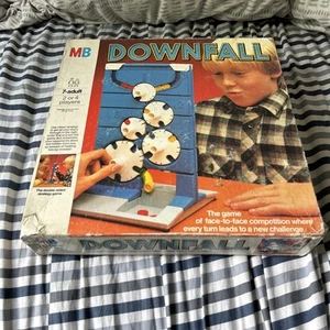 MB Games Downfall (1977) Caja Cuadrada Completa - Imagen 1 de 14