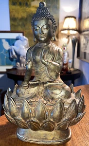ANTIKE ALTE CHINESISCHE BRONZE BUDDHA AUF DOPPELTEM LOTUSTHRON STATUE 8 1/4 ZOLL - Bild 1 von 10