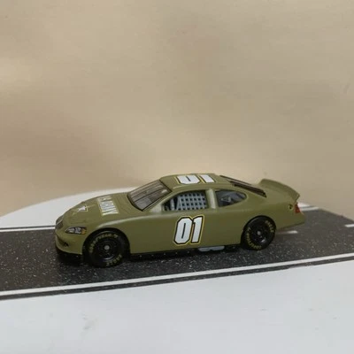 赛车冠军 #01 Jerry Nadeau 美国陆军哑光绿色计时赛 NASCAR 1:64 近乎完好 — 第 1/4 张图片