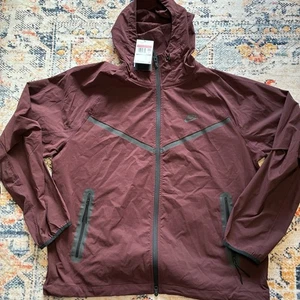 Nike Mens Size Large Tech Woven Windbreaker Hooded Jacket Burgundy HM7151-652 - Picture 1 of 4