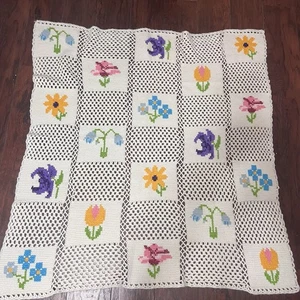 Vintage gehäkelte afghanische Blumengarten Überwurf/Schoß/Baby Decke 45" x 41" - Bild 1 von 8