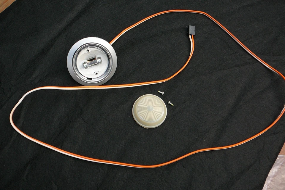 Luz domo interior GM Buick Electra Wildcat LeSabre 1969 1970 Foto 1 de 4