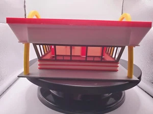 VINTAGE MCDONALDS S SCALE BUILDING-DIORAMA - Picture 1 of 5