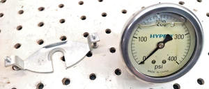 WGG400C, 2-1/2" LIQUID FILLED PRESSURE GAUGE 400 PSI REAR CENTER MOUNT - Picture 1 of 5