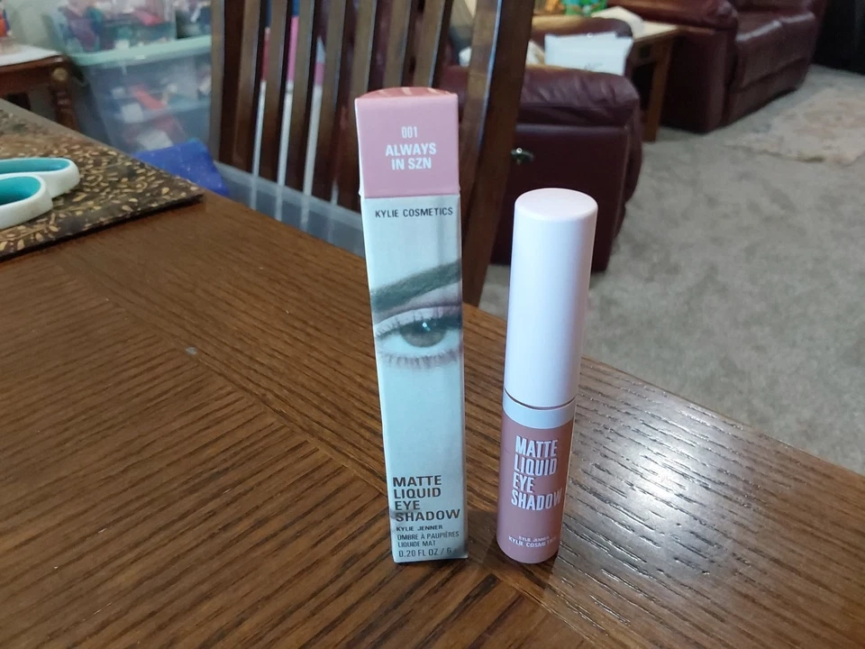 SOMBRA DE OJOS LÍQUIDA MATE Kylie Jenner ~ SIEMPRE EN TALLA ~ Auténtica Nueva en Caja Foto 1 de 1