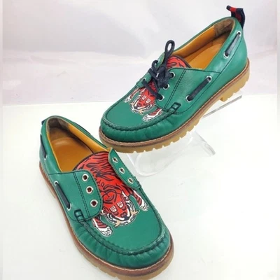 NUEVO CON ETIQUETAS $420 Mocasín Gucci Niño Cuero Verde con Estampado Animal Rojo Talla Gucci 30 EE. UU. 12,5 Foto 1 de 4
