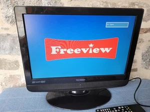 Technika 19-inch LCD TV/DVD Combination With Remote, Freeview Black Hdmi Gaming - Picture 1 of 11