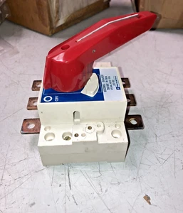 Aislador Telemecanique Socomec LK3-BC3 750Vac lth 160A 415Vac AC23 125A - Imagen 1 de 7