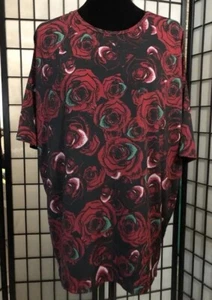 Camisa túnica LuLaRoe S Irma pequeña rosas rojas flores florales difícil de encontrar #389 - Imagen 1 de 4