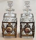 2 décanteurs d'alcool en cristal vintage coupés années 1950 dans supports en laiton incrustation de porcelaine