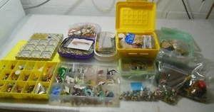 Huge Mixed Lot of BEADS, Jewelry Making & Craft Supplies- Includes Containers - Bild 1 von 11