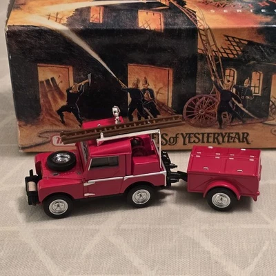 Matchbox YFE02 1952 Land Rover Auxiliary Fire Engine Yesteryear Model Truck  - Image 1 of 4