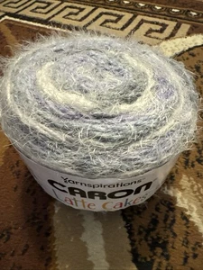 Hilo para pasteles con leche de caron Yarnspirations bonita ciruela 8,8 oz 530 yardas - Imagen 1 de 3