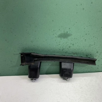 Chevrolet Cruze LT 2016-2019 puerta delantera derecha retenedor de ventana soporte guía OEM Foto 1 de 4