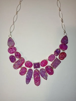 Impresionante collar babero de titanio druzy rosa brillante púrpura hecho a mano talla 18" nuevo sin etiquetas Foto 1 de 4