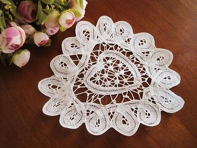 Hot Sale @ Elegant Hand Batten Lace Cotton Heart Shape White Doily - image 1 of 2