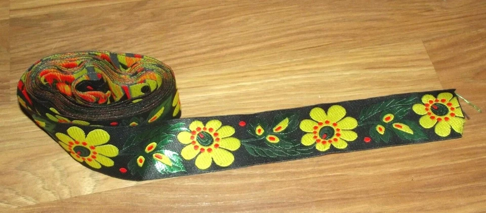 2 Inch wide woven jacquard ribbon 19 Yards Vintage Daisy B48 - Image 1 of 1