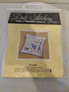 Vintage 1960s Scovill Dritz Stitchery Crewel Embroidery Pillow Kit #1053 Friends - Picture 1 of 3