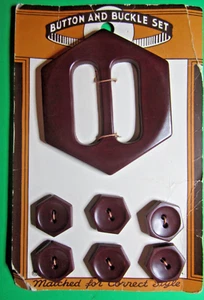 VINTAGE LeCHIC HEXAGON BROWN PLASTIC (6) 2-HOLE BUTTONS/BUCKLE SET NOS CARD-E553 - Picture 1 of 3