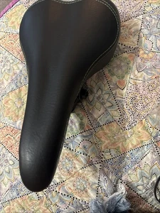 Schwinn ShoWell vXv Bicicleta Bicicleta Sillín Asiento Negro con Costuras Verdes 10” Nuevo - Imagen 1 de 7