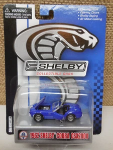 CARROLL SHELBY COLLECTIBLES 1962 COBRA CSX2000 AUTO PRESSOFUSA BLU 1:64 - Foto 1 di 11