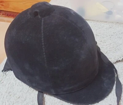 Reiterhelm/Reitkappe Samt gr. 55 / 6 3/4 zum Verstellen schwarz  - Bild 1 von 4
