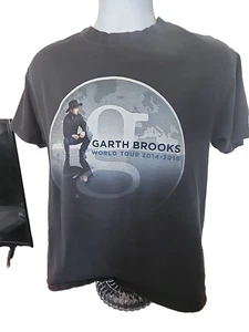 Men's Black Hanes "Garth Brooks World Tour" T-Shirt Size M Pre-Shrunk Cotton - Picture 1 of 8