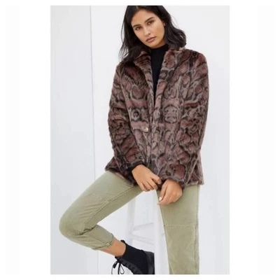 Blazer vegano de piel sintética de leopardo Anthropologie UNREAL FUR Foto 1 de 4