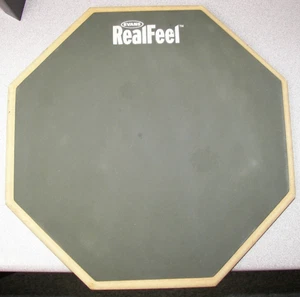 Evans "RealFeel" drum pad w/ pair of drumsticks - Picture 1 of 7