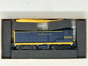 Athearn 2280 HO scala 3701 S-12 locomotiva alimentata ATSF/Santa Fe PWR set 2 di 2 - Foto 1 di 10
