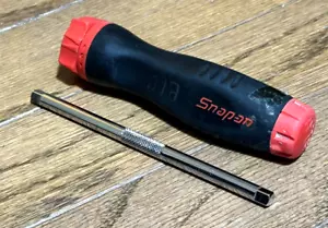 Snap On Tools Ratcheting Screwdriver 1/4" Socket Driver Interchangeable Bit Red - Picture 1 of 8