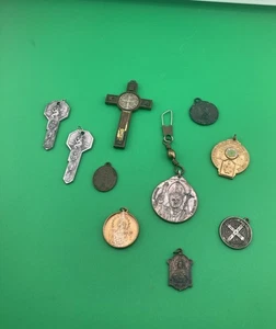 Mixed Lot Of Vintage Religious Medals And Pendants  Roman Catholic - Picture 1 of 7