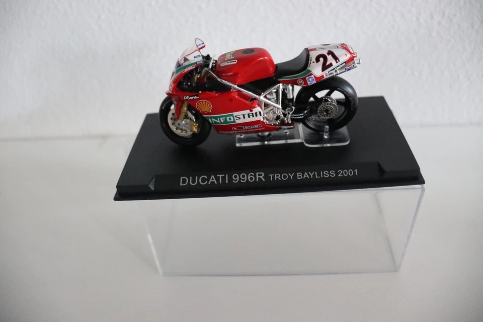 Ducati 996R Troy Bayliss 2001 Rara moto da corsa  scala 1:24 - Immagine 1 di 1