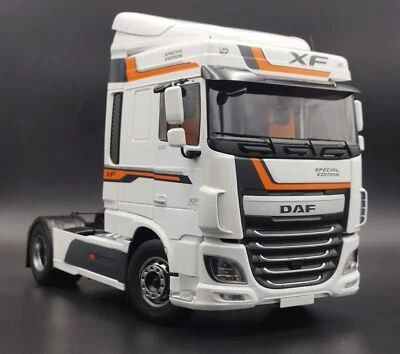 DAF XF Space Cab 2016 White Premium ClassiXXs  1:18 - Immagine 1 di 4