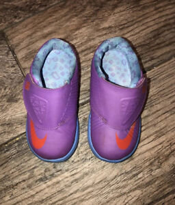 Nike Toddlers' KD VI Purple 599479-500 Size 6C Slip On